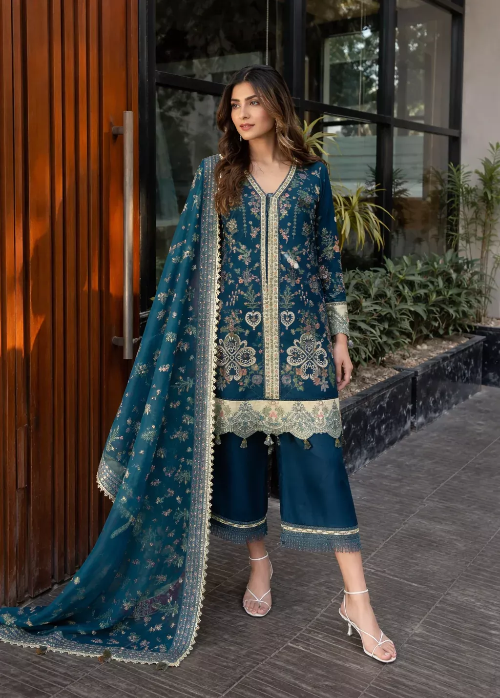 Luxury festive summer outfit for women